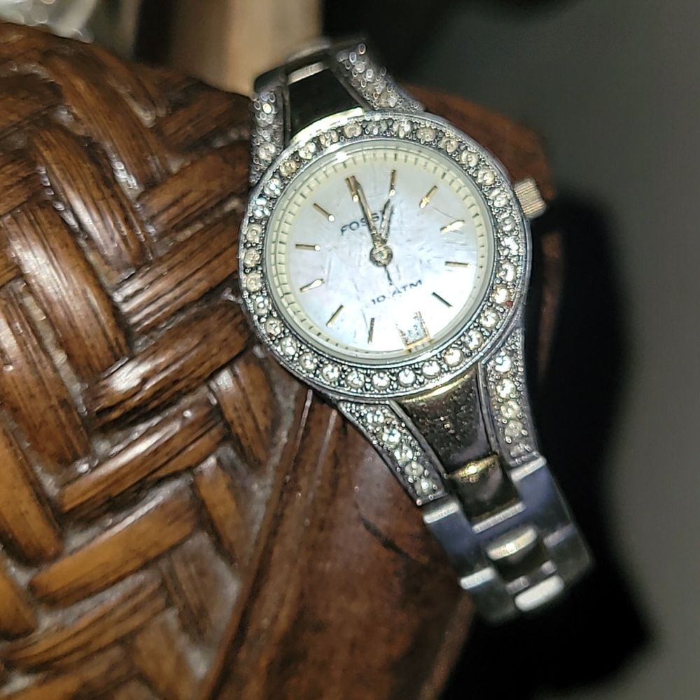 Two Tone Pearl Face Fossil Watch for Ladies EUC- NEED BATTERY